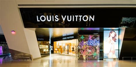 where does Louis Vuitton shop